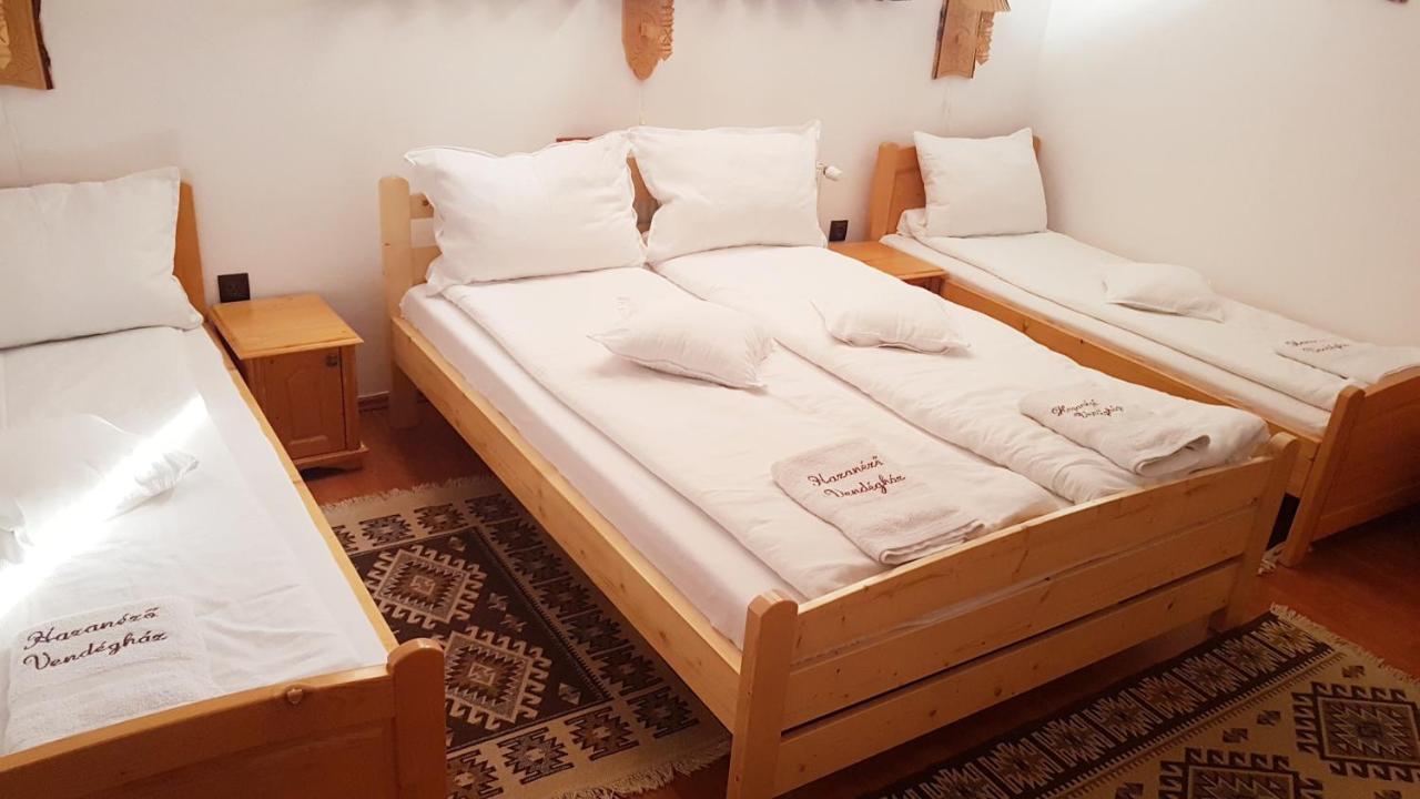 Bed and Breakfast Hazanéző Panzió Corund  Exterior foto