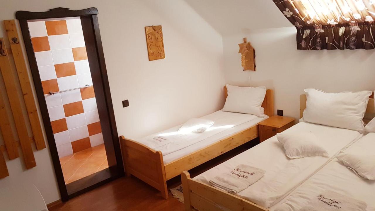 Bed and Breakfast Hazanéző Panzió Corund  Exterior foto