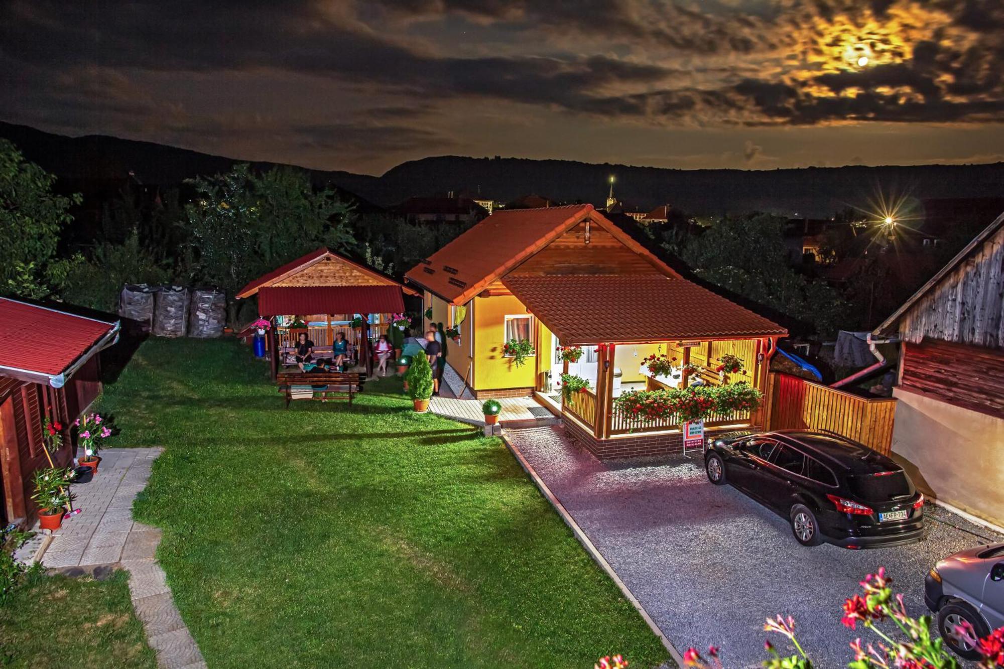 Bed and Breakfast Hazanéző Panzió Corund  Exterior foto