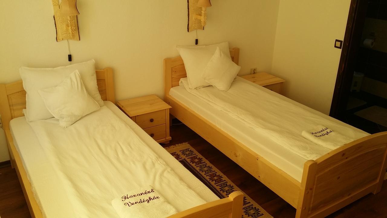 Bed and Breakfast Hazanéző Panzió Corund  Exterior foto